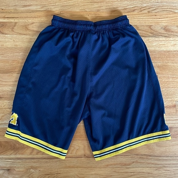 Vintage 90s NIKE University of Michigan U of M Long Mesh Basketball Shorts Men L - Picture 4 of 4